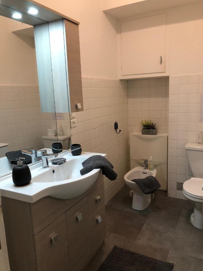 Welcome In The Cozy Blue Nest Pedestrian Ментона Екстериор снимка
